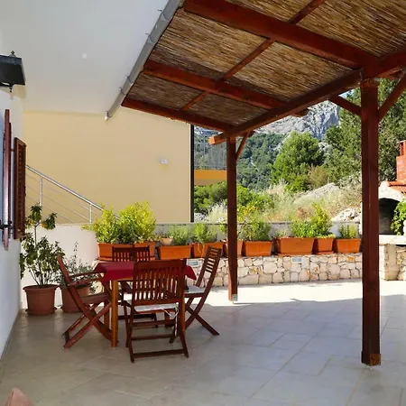 Апартаменты Matea Милна